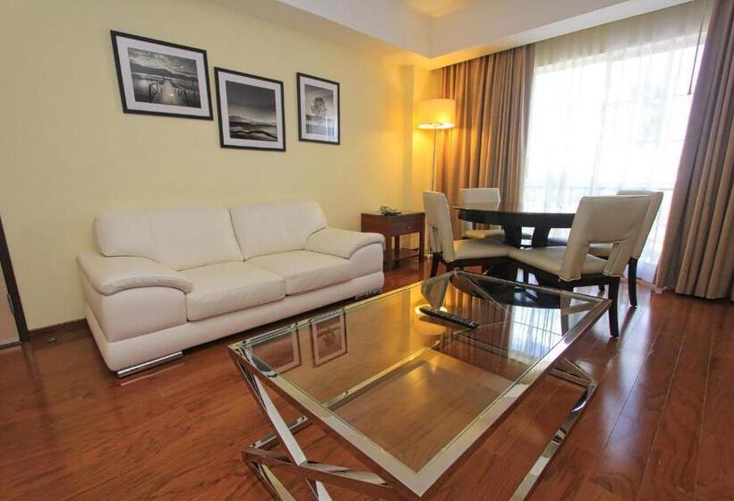 سوئیت با تخت بزرگ, Holiday Inn Leon, An Ihg