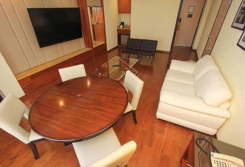 سوئیت با تخت بزرگ, Holiday Inn Leon, An Ihg
