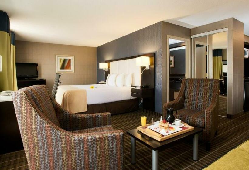 キングサイズベッドのスイートルーム, Holiday Inn & Suites Mississauga West   Meadowvale, An Ihg