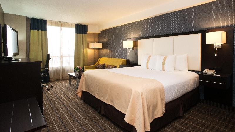 חדר סטנדרט עם מיטת קינג, Holiday Inn & Suites Mississauga West   Meadowvale, An Ihg