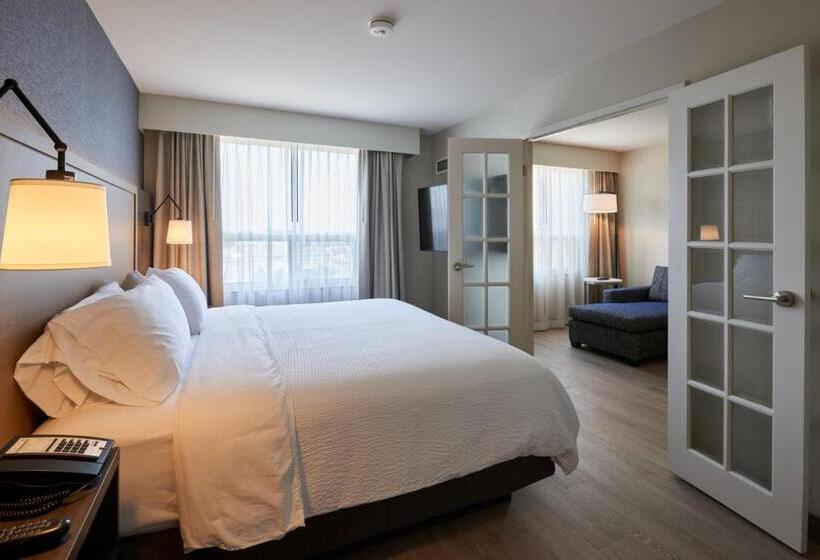 带大床的套房, Holiday Inn & Suites Ottawa Kanata, An Ihg