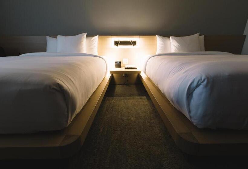 اتاق استاندارد چهار تخته, Inn At The Forks