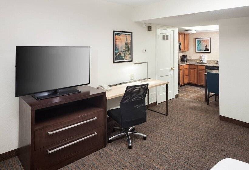 Люкс, Residence Inn Kansas City Country Club Plaza