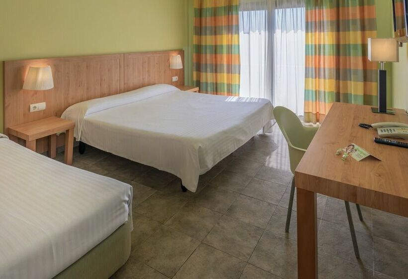 Номер Стандарт Трехместный, Vilar Rural De Sant Hilari Sacalm By Serhs Hotels