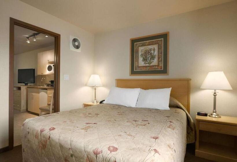 スイート, Super 8 By Wyndham Dawson Creek