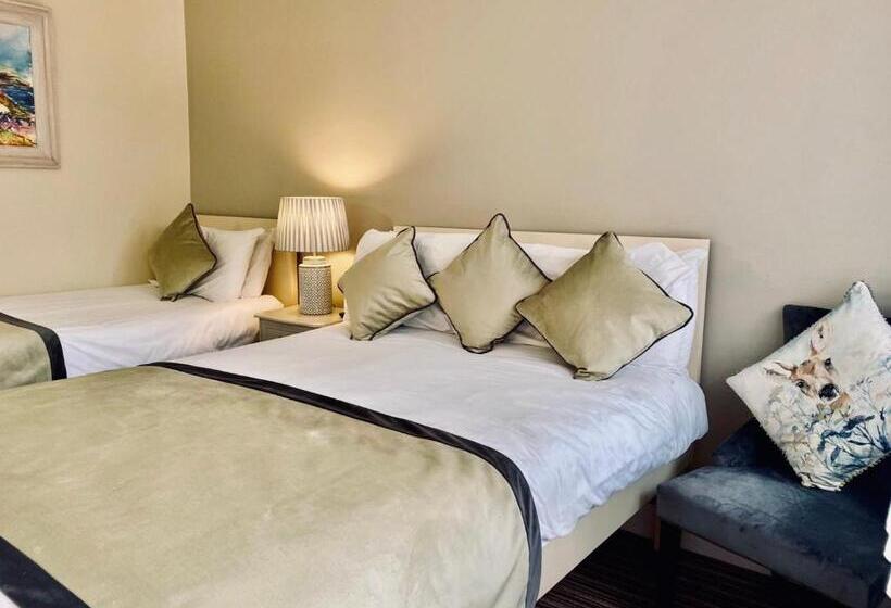 اتاق استاندارد سه نفره, The Tower House B&b