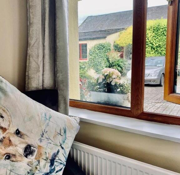 اتاق استاندارد سه تخته با چشم‌انداز, The Tower House B&b