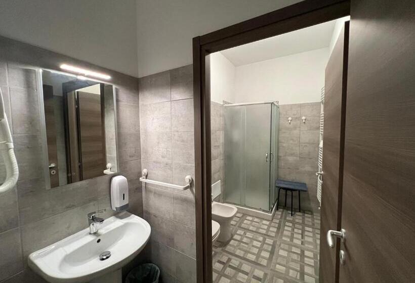 غرفة قياسية رباعية, Hostel Turin Metro Young