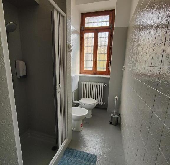 غرفة قياسية رباعية حمام مشترك, Hostel Turin Metro Young