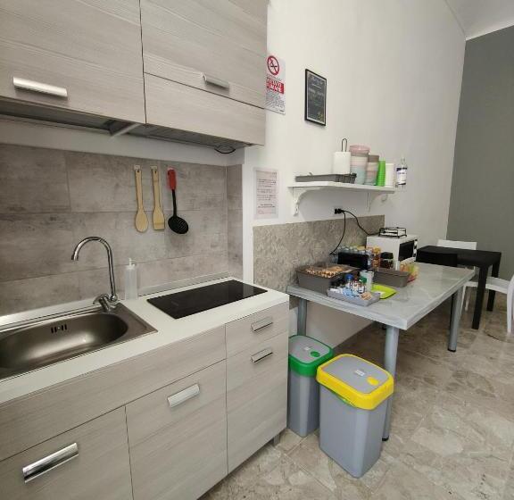غرفة قياسية رباعية حمام مشترك, Hostel Turin Metro Young
