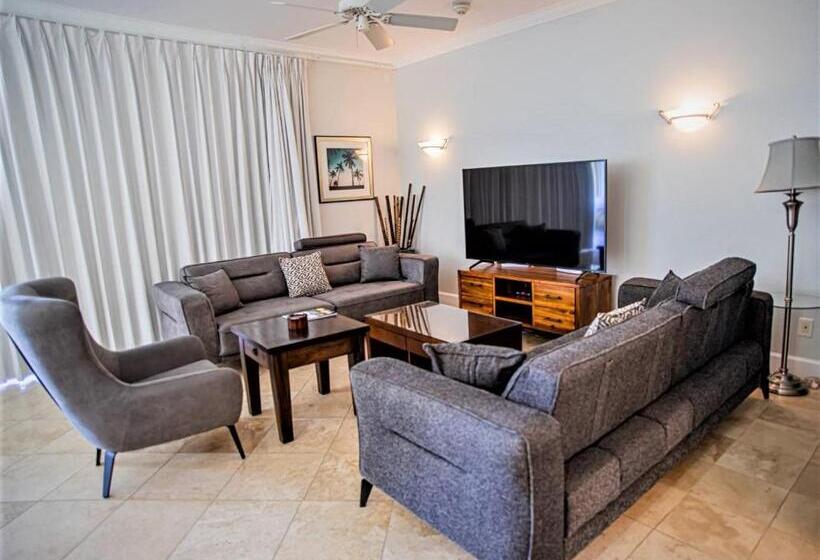 Deluxe Suite Sea View, Villa Renaissance Unit 205 Grace Bay Beach