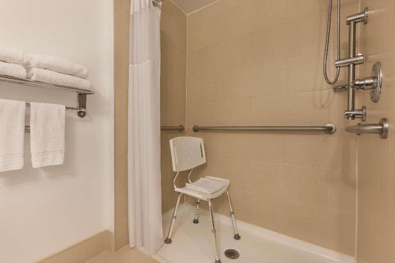 Номер Стандарт Кровать Кинг Адаптированный для Инвалидов, Country Inn & Suites By Radisson, Lawrenceville, Ga