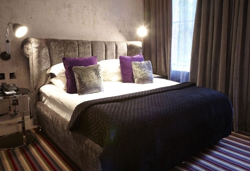 Номер Стандарт, Malmaison London