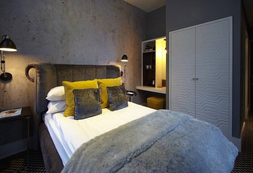 Номер Стандарт, Malmaison London