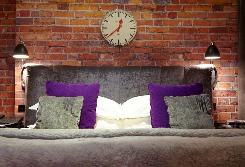 Номер Стандарт, Malmaison London
