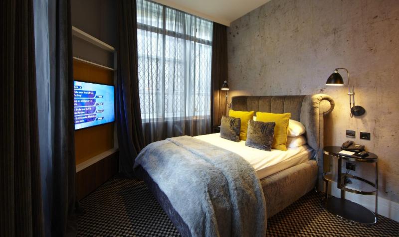 Номер Стандарт, Malmaison London