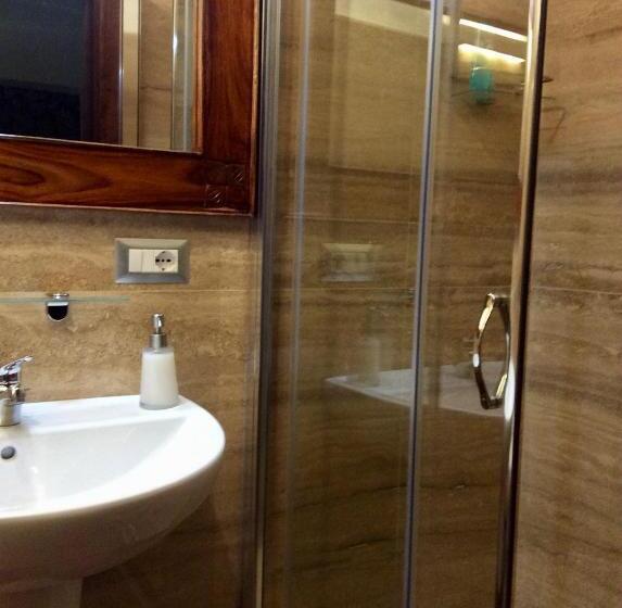 带阳台的三人标准间, B&b Domus Candida