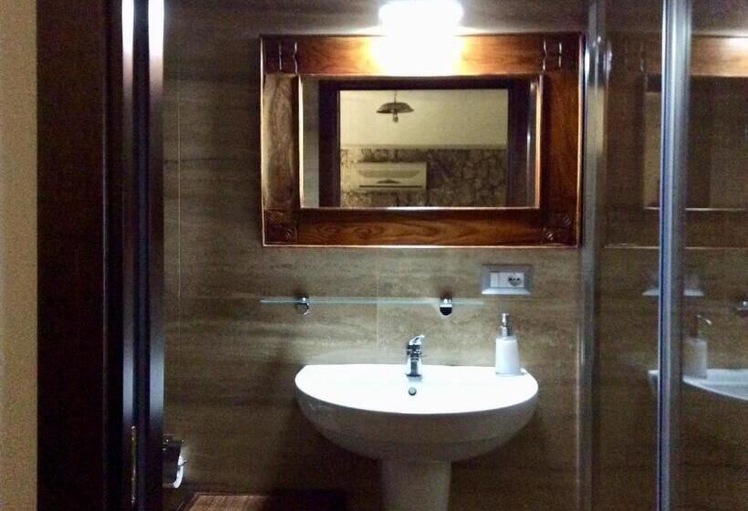 带阳台的三人标准间, B&b Domus Candida
