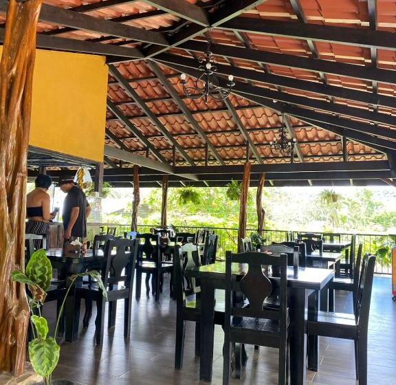 Семейное Студио, Restaurante Y Cabinas Sudy