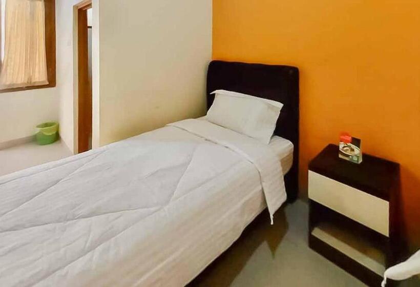 Номер Economy, Reddoorz Syariah Plus Near Cirebon Super Block Mall 2
