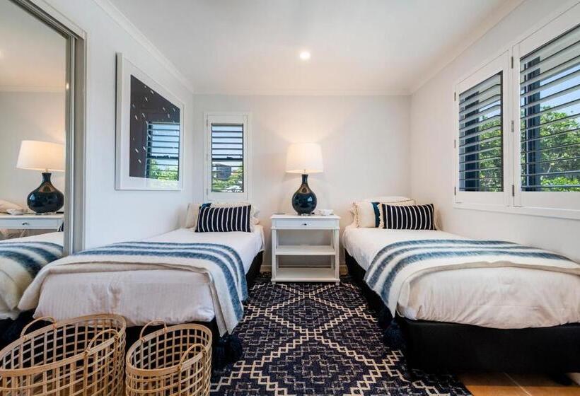 Superior 2-bedroom flat with sea view, The Cove Yamba