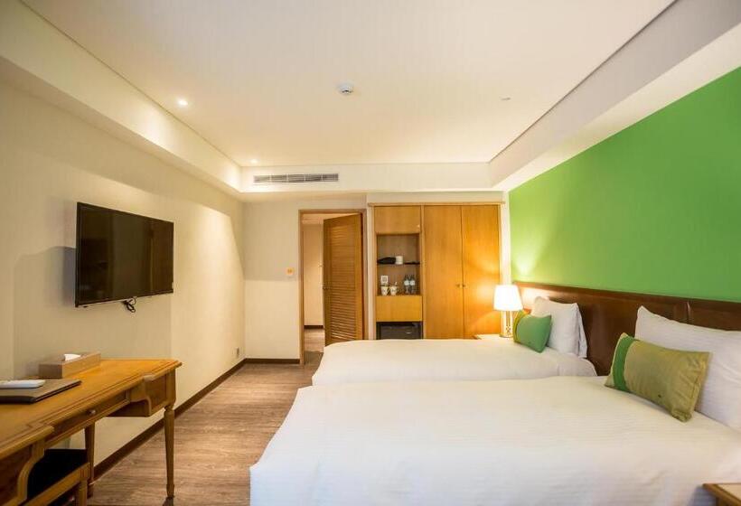 Superior Room, Green World Triplebeds
