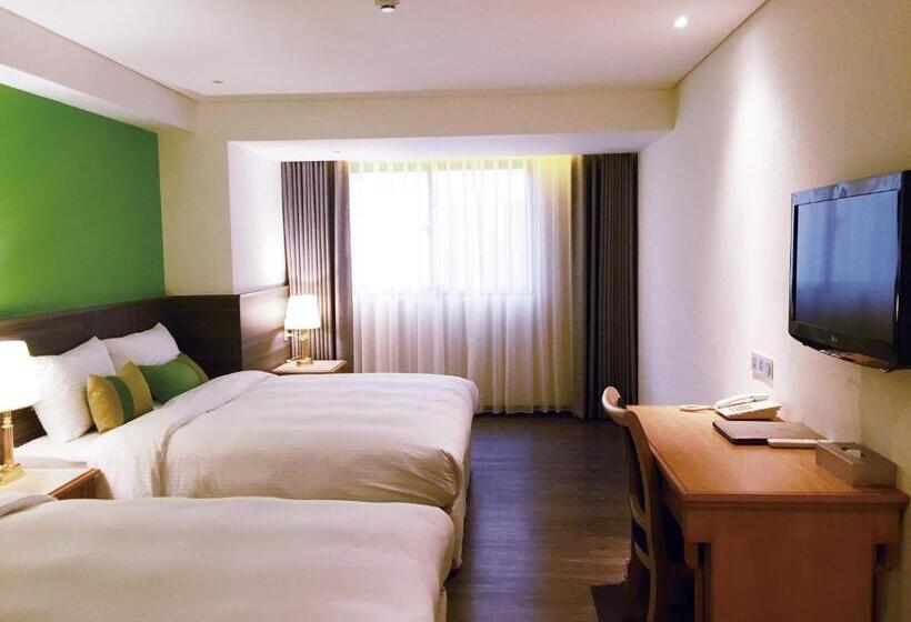 Deluxe Family Room, Green World Triplebeds