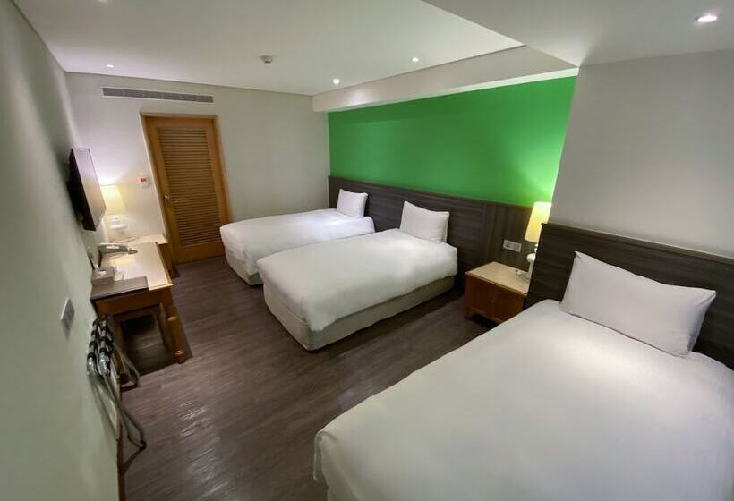Deluxe Triple Room, Green World Triplebeds