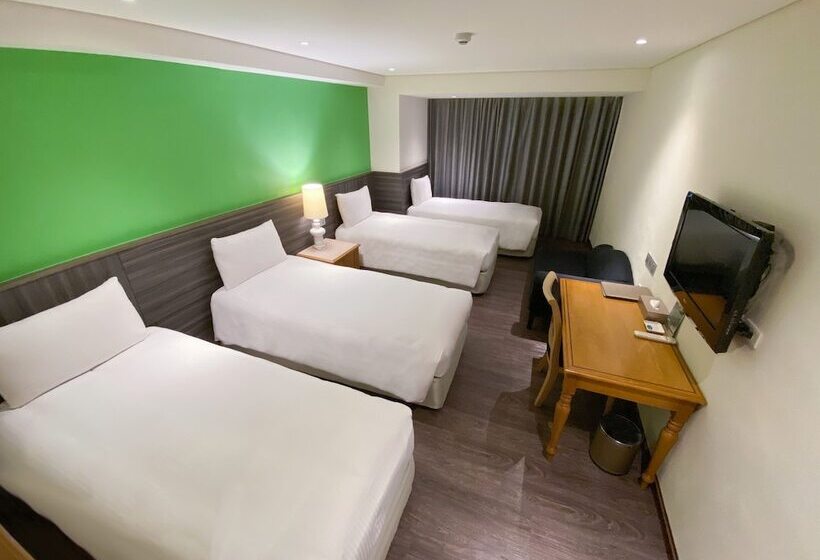 Deluxe Quadruple Room, Green World Triplebeds