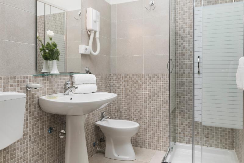 اتاق استاندارد چهار تخته, Villa Rosa