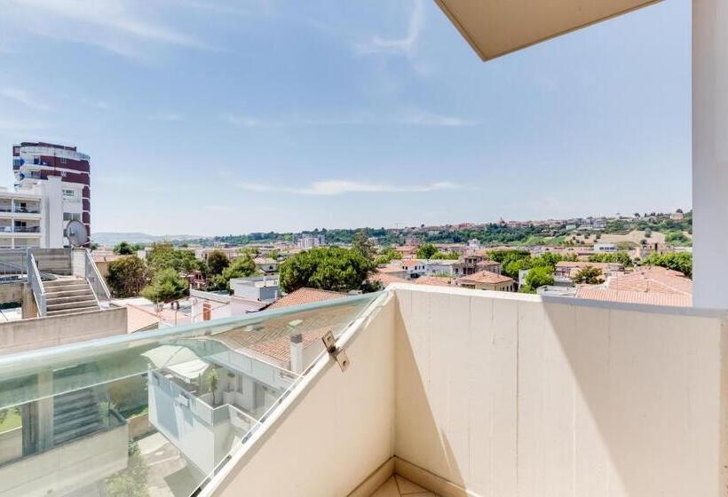 اتاق اساندارد با چشم‌انداز جانبی به دریا, Europa Beach Village