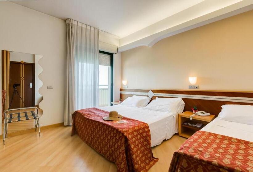 اتاق لوکس چهار تخته, Europa Beach Village