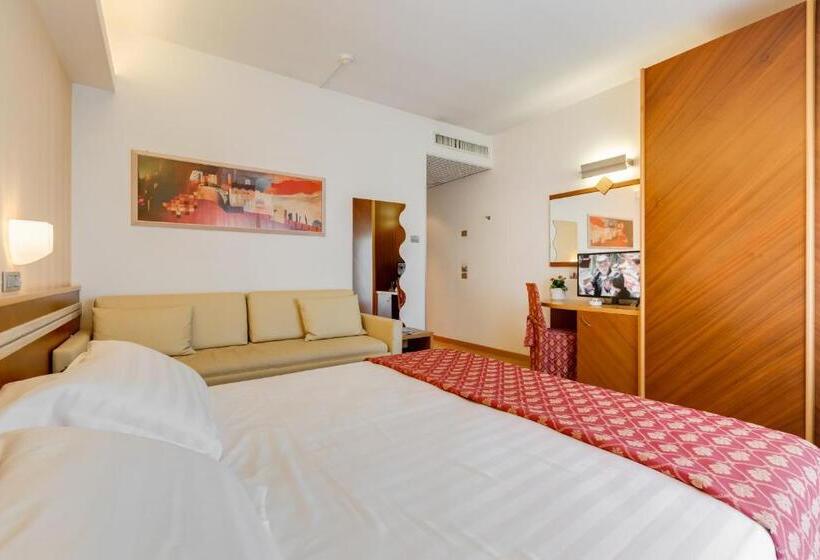 اتاق لوکس چهار تخته, Europa Beach Village