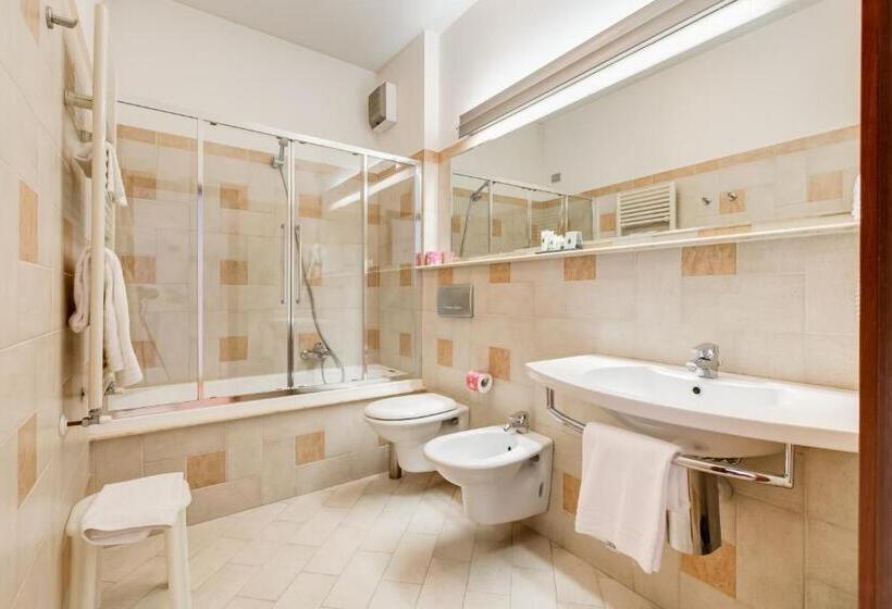 اتاق لوکس چهار تخته, Europa Beach Village