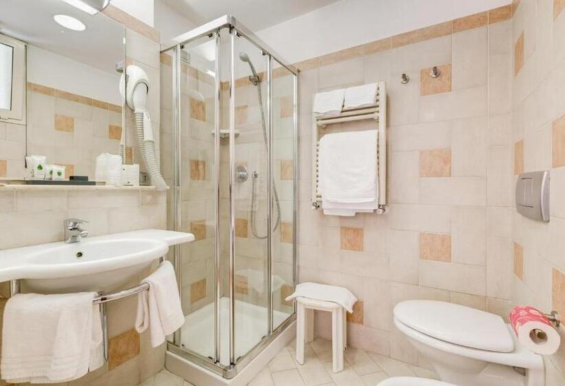 اتاق لوکس با تخت دو نفره بزرگ, Europa Beach Village