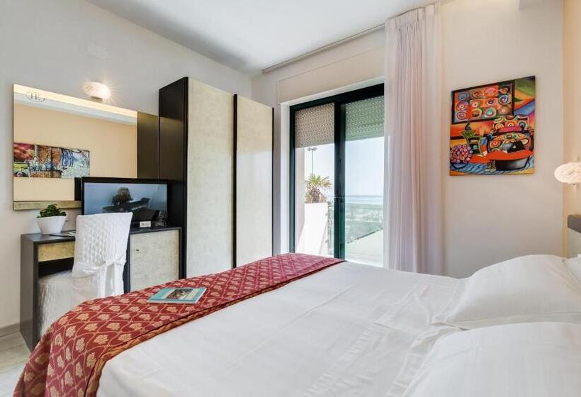 اتاق لوکس با بالکن و چشم‌انداز دریا, Europa Beach Village