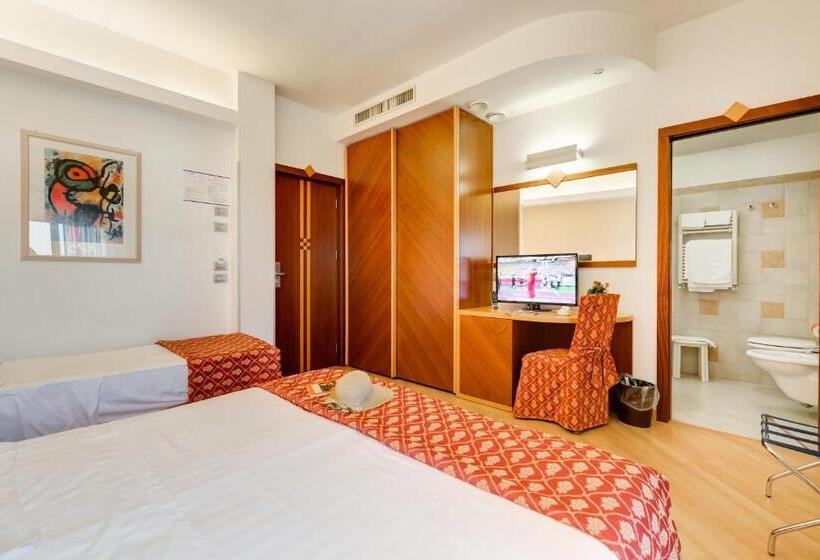اتاق سوپریور چهار تخته, Europa Beach Village