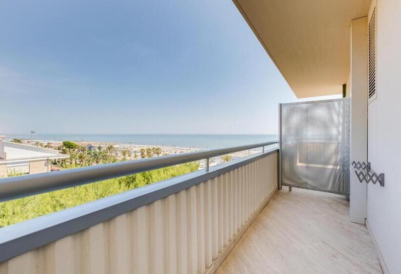 اتاق سوپریور چهار تخته, Europa Beach Village