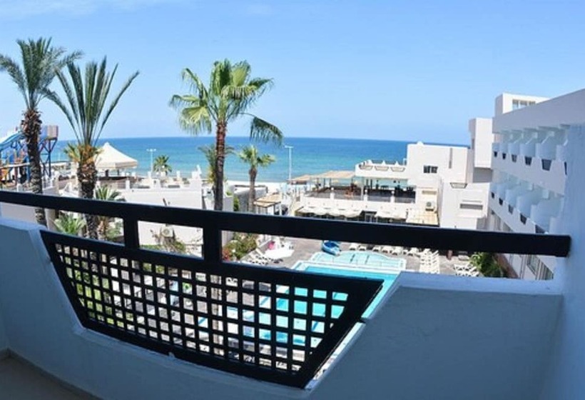 اتاق استاندارد با چشم‌انداز دریا, Sousse City And Beach