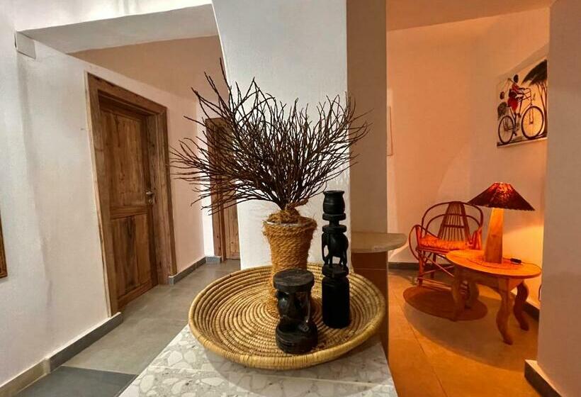 اتاق خانوادگی, Stone Resort