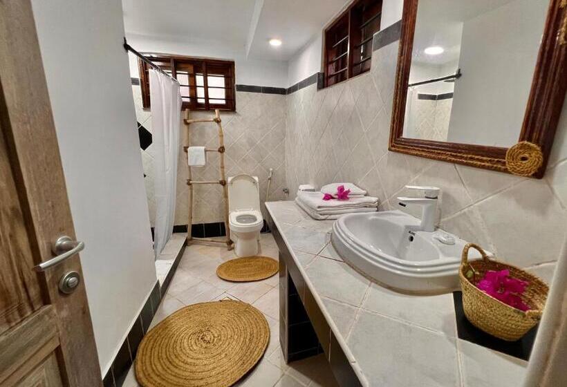 اتاق خانوادگی, Stone Resort