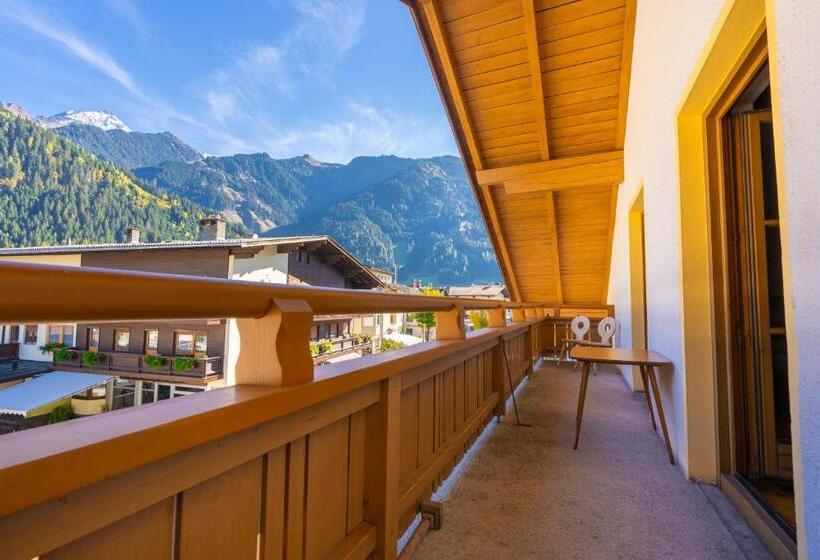 اتاق استاندارد سه تخته با سرویس بهداشتی مشترک, Das Cityhouse