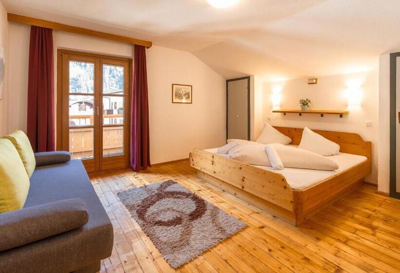 اتاق استاندارد سه تخته با سرویس بهداشتی مشترک, Das Cityhouse