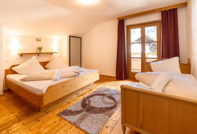 اتاق استاندارد سه تخته با بالکن, Das Cityhouse