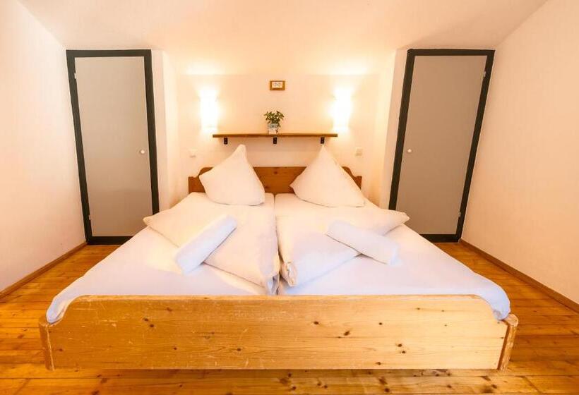 اتاق استاندارد سه تخته با بالکن, Das Cityhouse