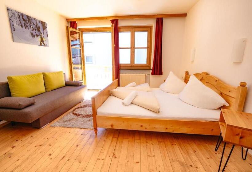 اتاق استاندارد سه تخته با بالکن, Das Cityhouse