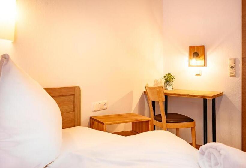 اتاق استاندارد سه تخته با بالکن, Das Cityhouse