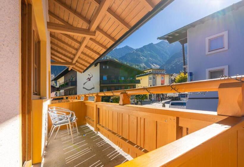 اتاق استاندارد سه تخته با بالکن, Das Cityhouse