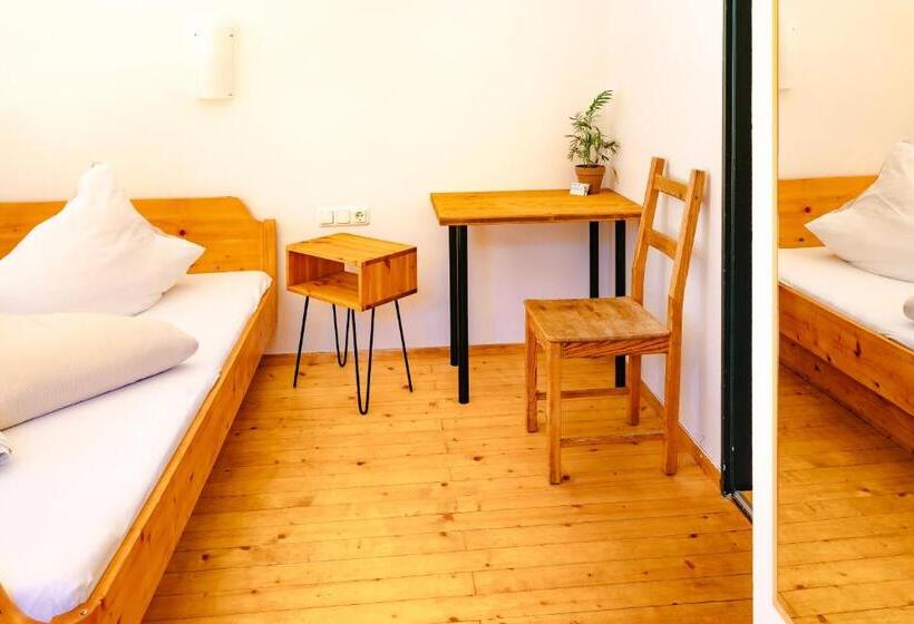 اتاق استاندارد سه تخته با بالکن, Das Cityhouse