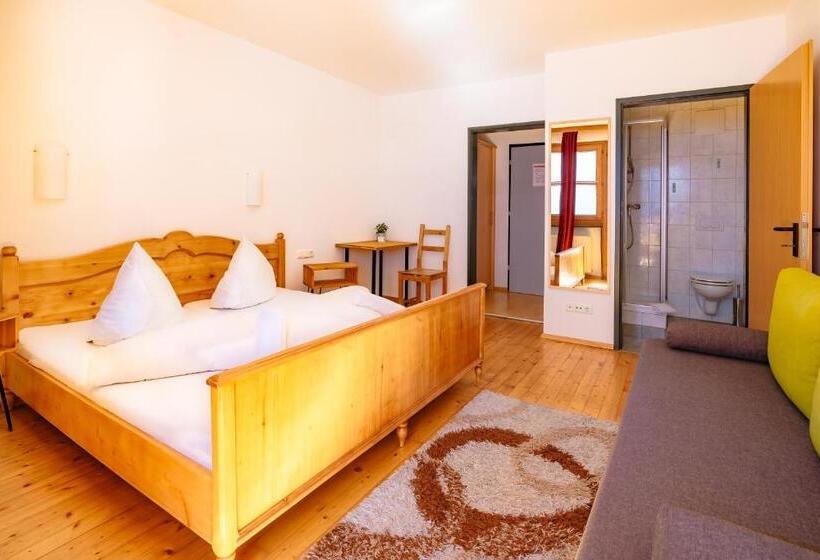 اتاق استاندارد سه تخته با بالکن, Das Cityhouse